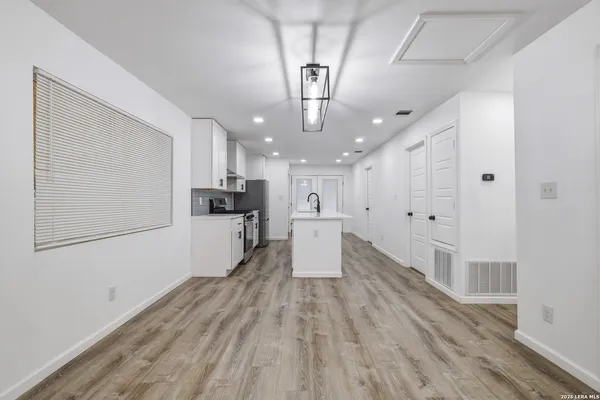 $1,450 | 1110 1/2 Avenue South, Hondo, TX 78861