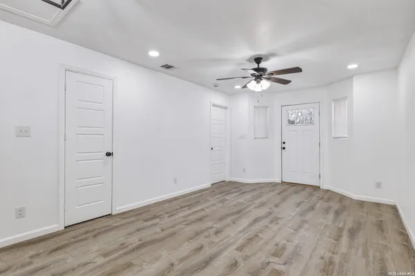 $1,450 | 1110 1/2 Avenue South, Hondo, TX 78861