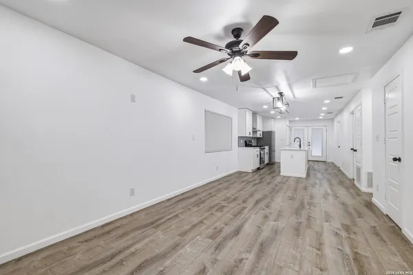 $1,450 | 1110 1/2 Avenue South, Hondo, TX 78861