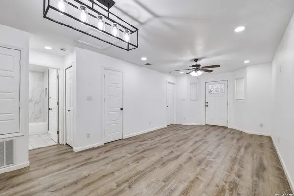 $1,450 | 1110 1/2 Avenue South, Hondo, TX 78861