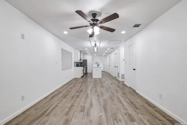 $1,450 | 1110 1/2 Avenue South, Hondo, TX 78861