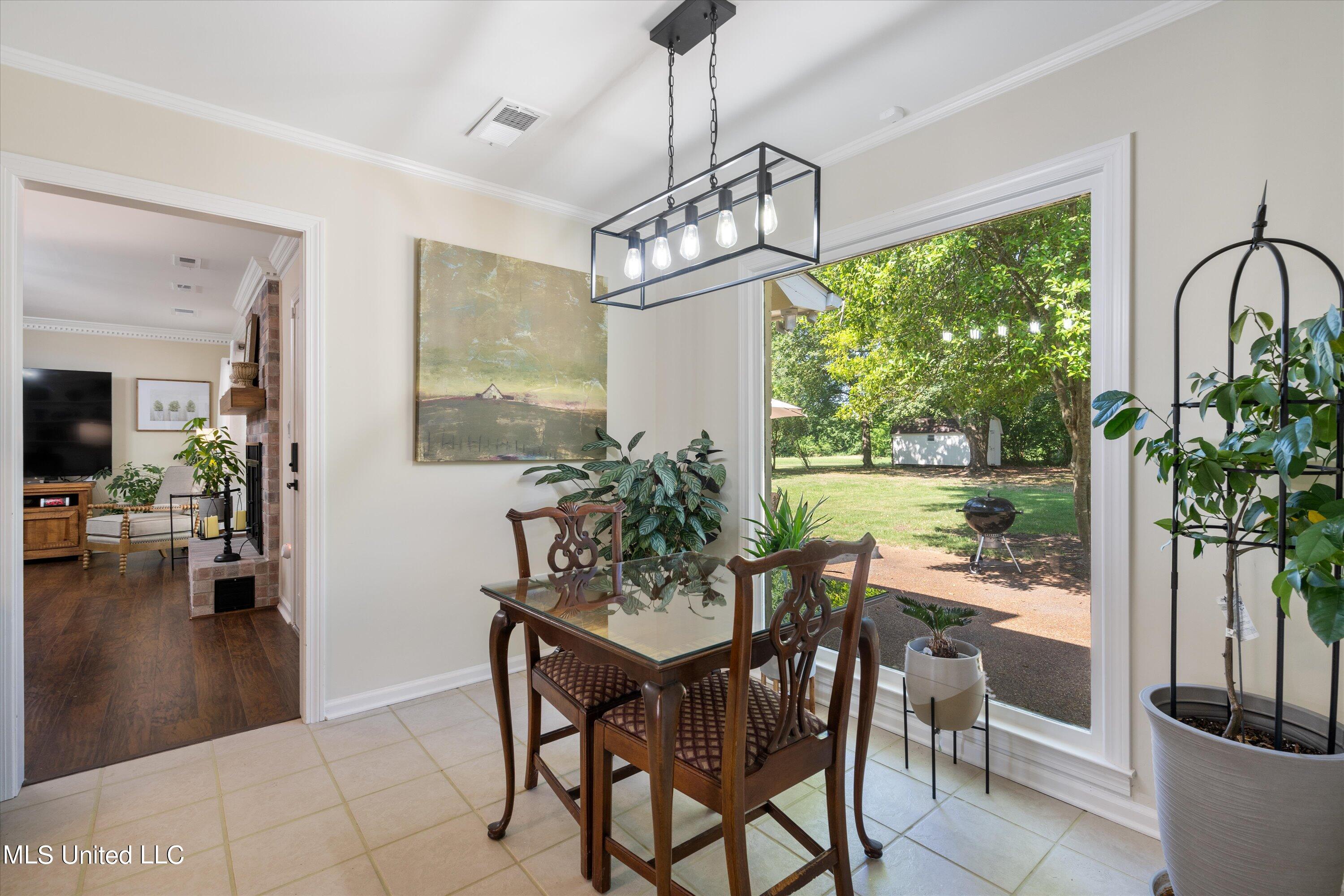 1935 Mt Pleasant Road Hernando, MS 38632 - Photo 18 of 50 Eat-in kitchen dining area!