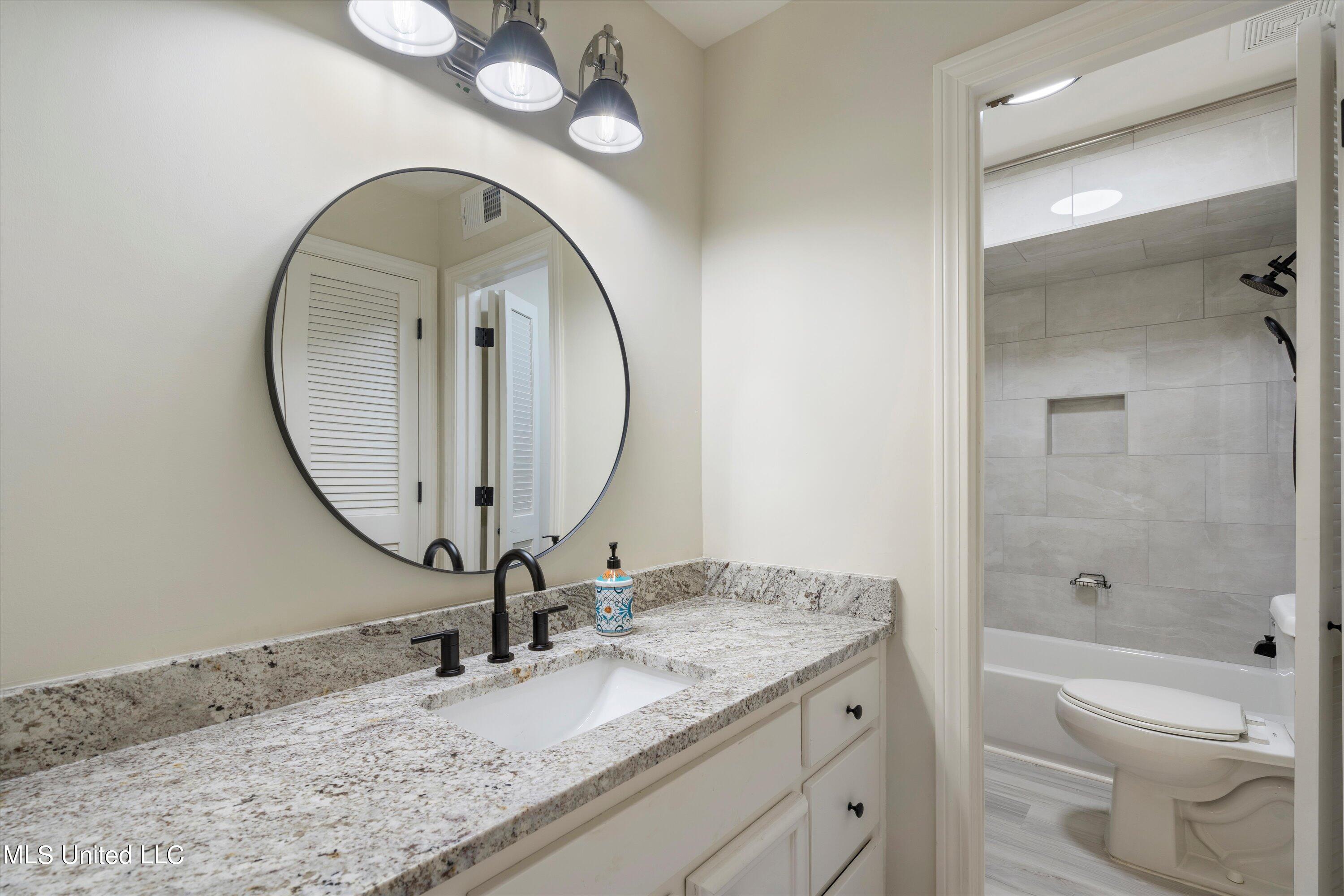 1935 Mt Pleasant Road Hernando, MS 38632 - Photo 39 of 50 2nd floor full bath!