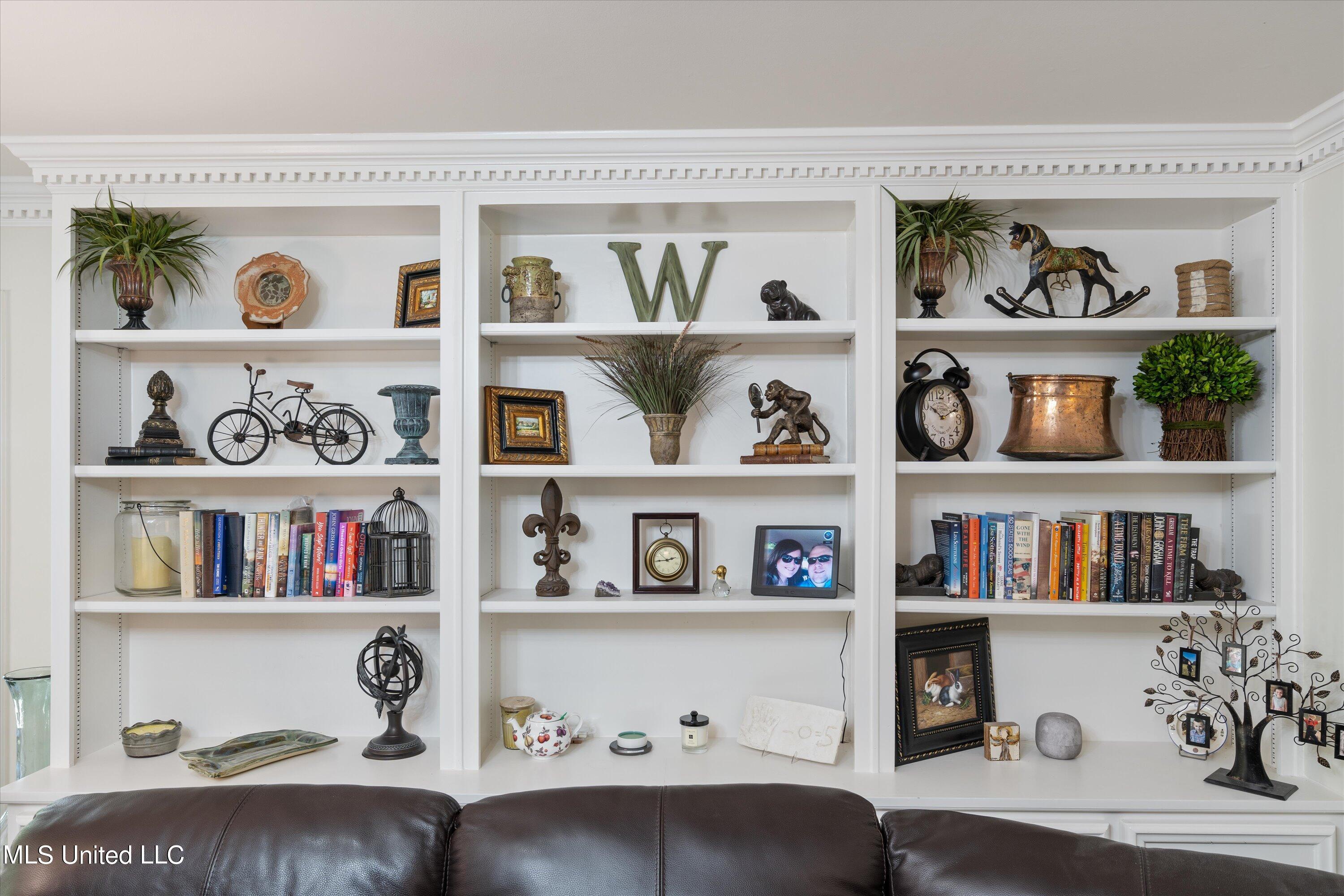 1935 Mt Pleasant Road Hernando, MS 38632 - Photo 10 of 50 Built-in bookshelves!