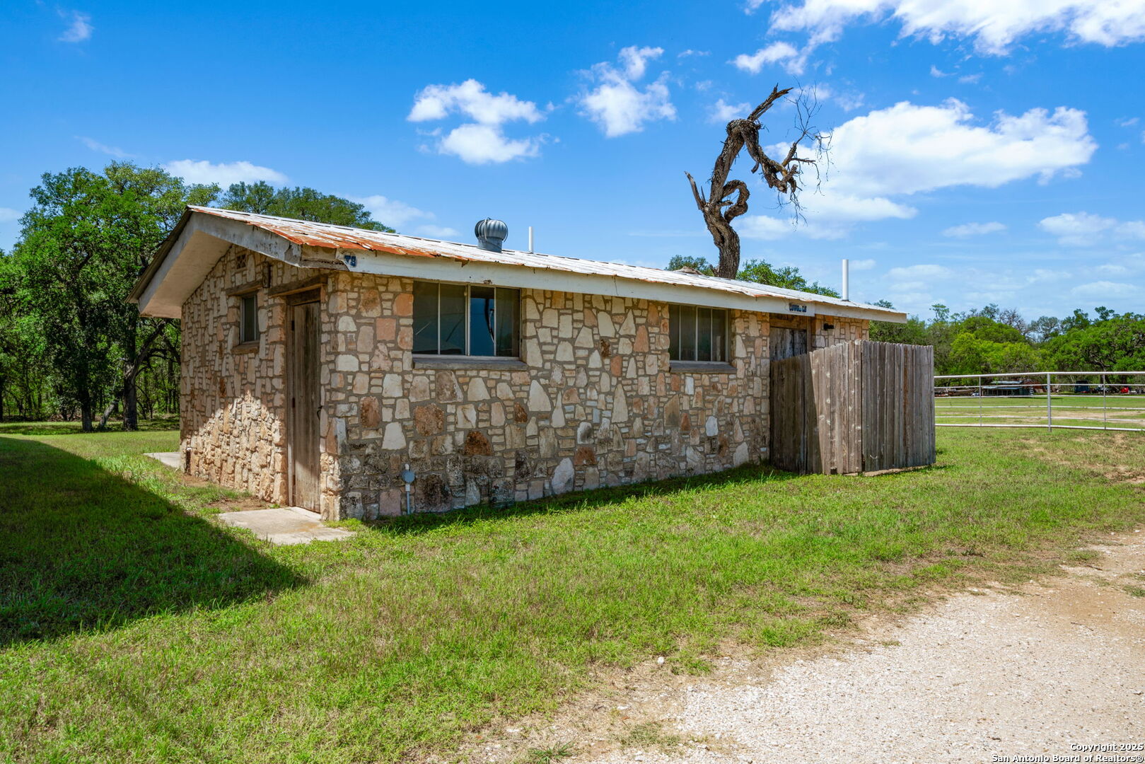 11224 Atkins Road Atascosa, TX 78002 - Photo 14 of 30
