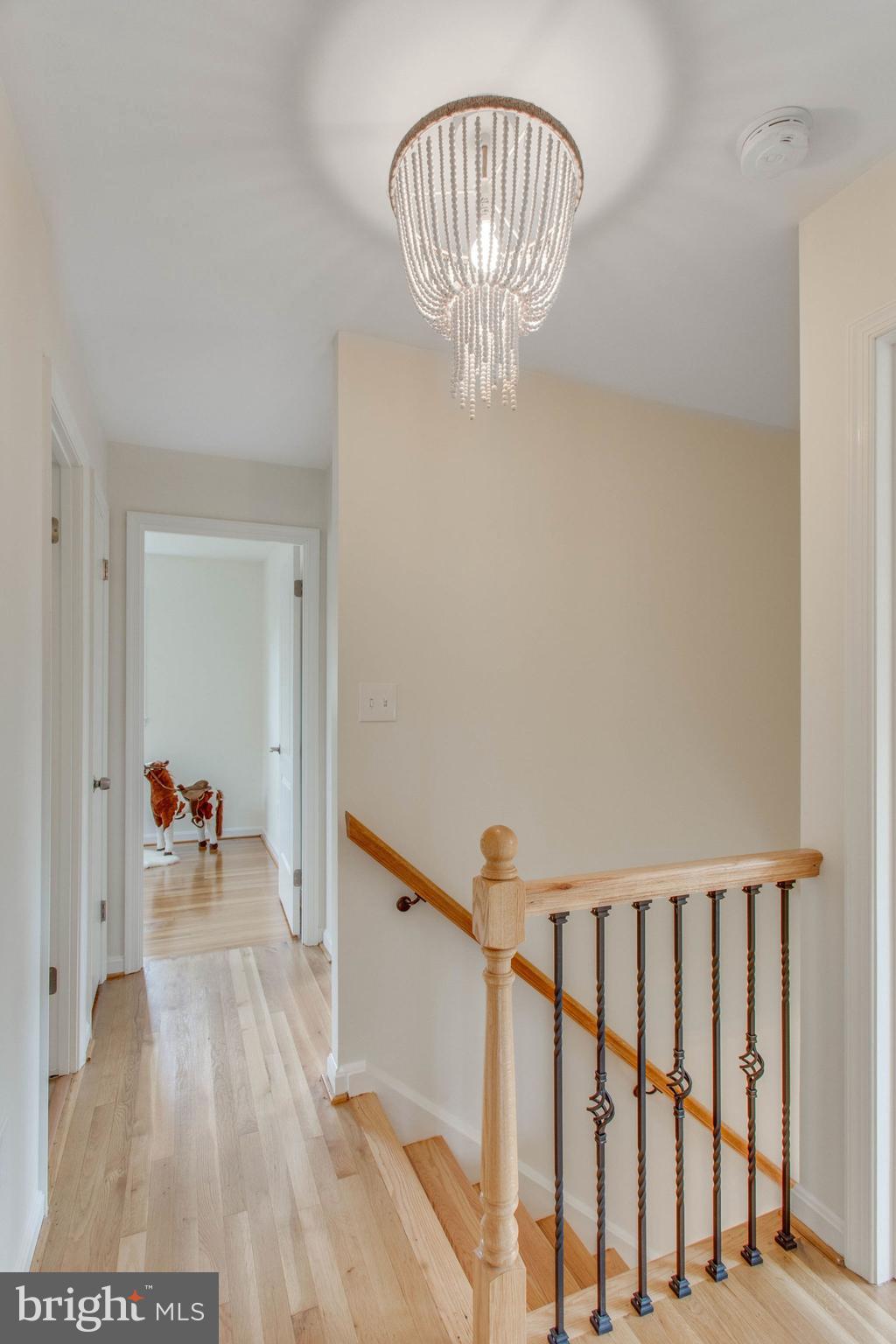 6902 Spur Road Springfield, VA 22153 - Photo 17 of 46 Upper level hallway