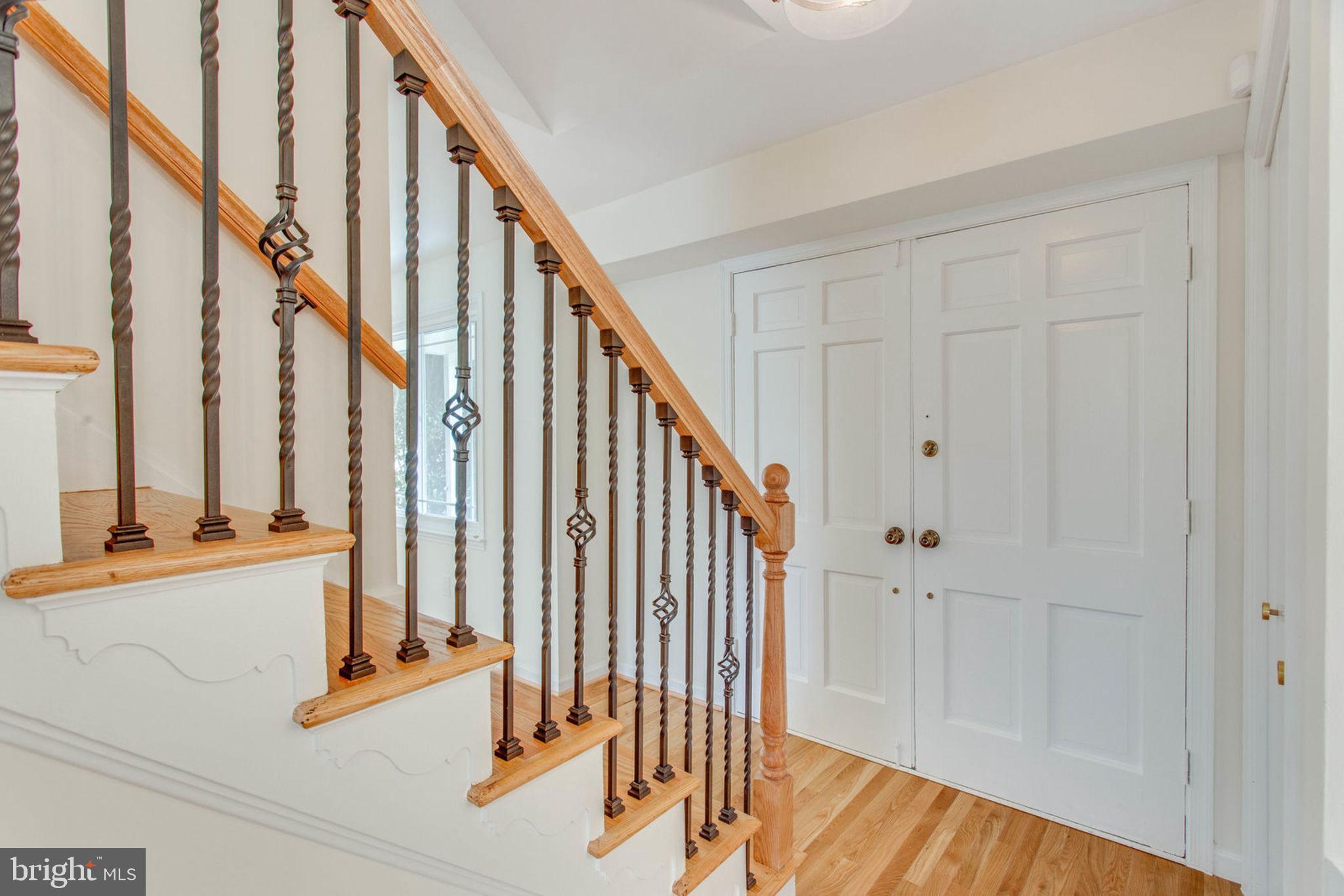 6902 Spur Road Springfield, VA 22153 - Photo 3 of 46 Foyer