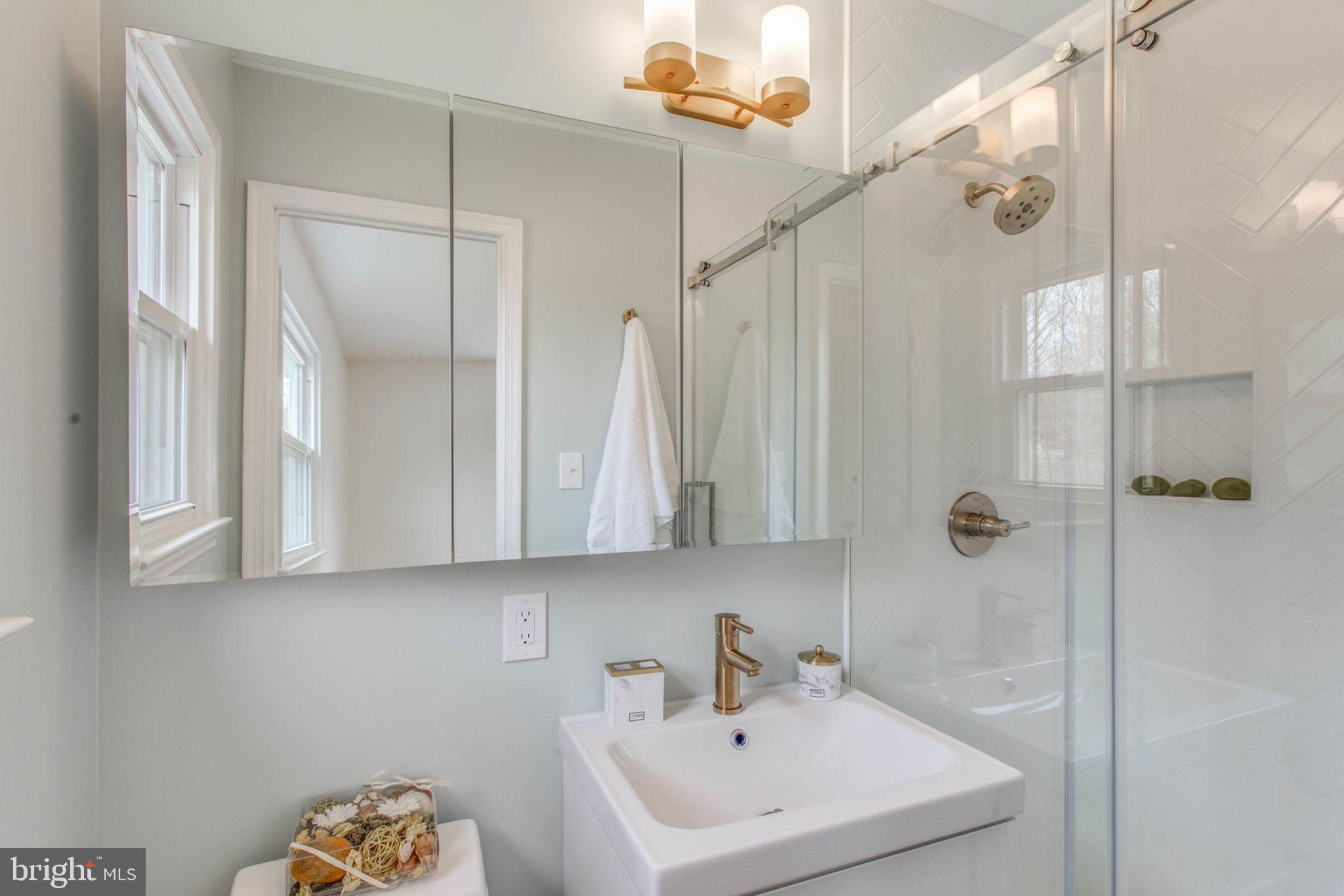 6902 Spur Road Springfield, VA 22153 - Photo 29 of 46 Master Bathroom