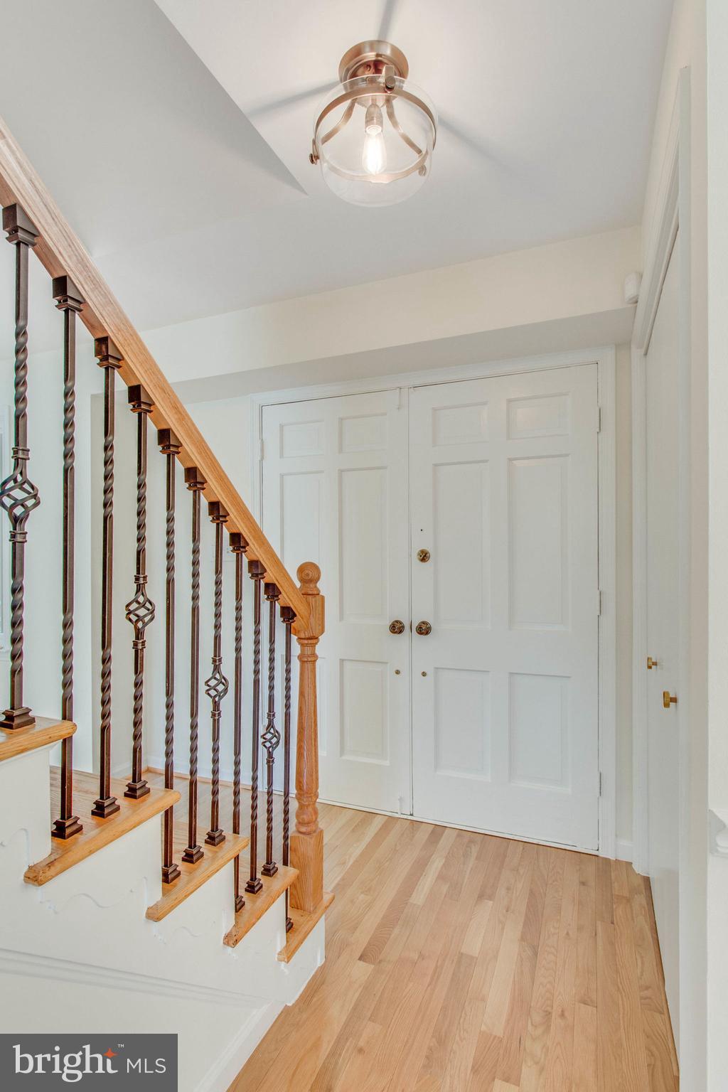 6902 Spur Road Springfield, VA 22153 - Photo 4 of 46 Foyer