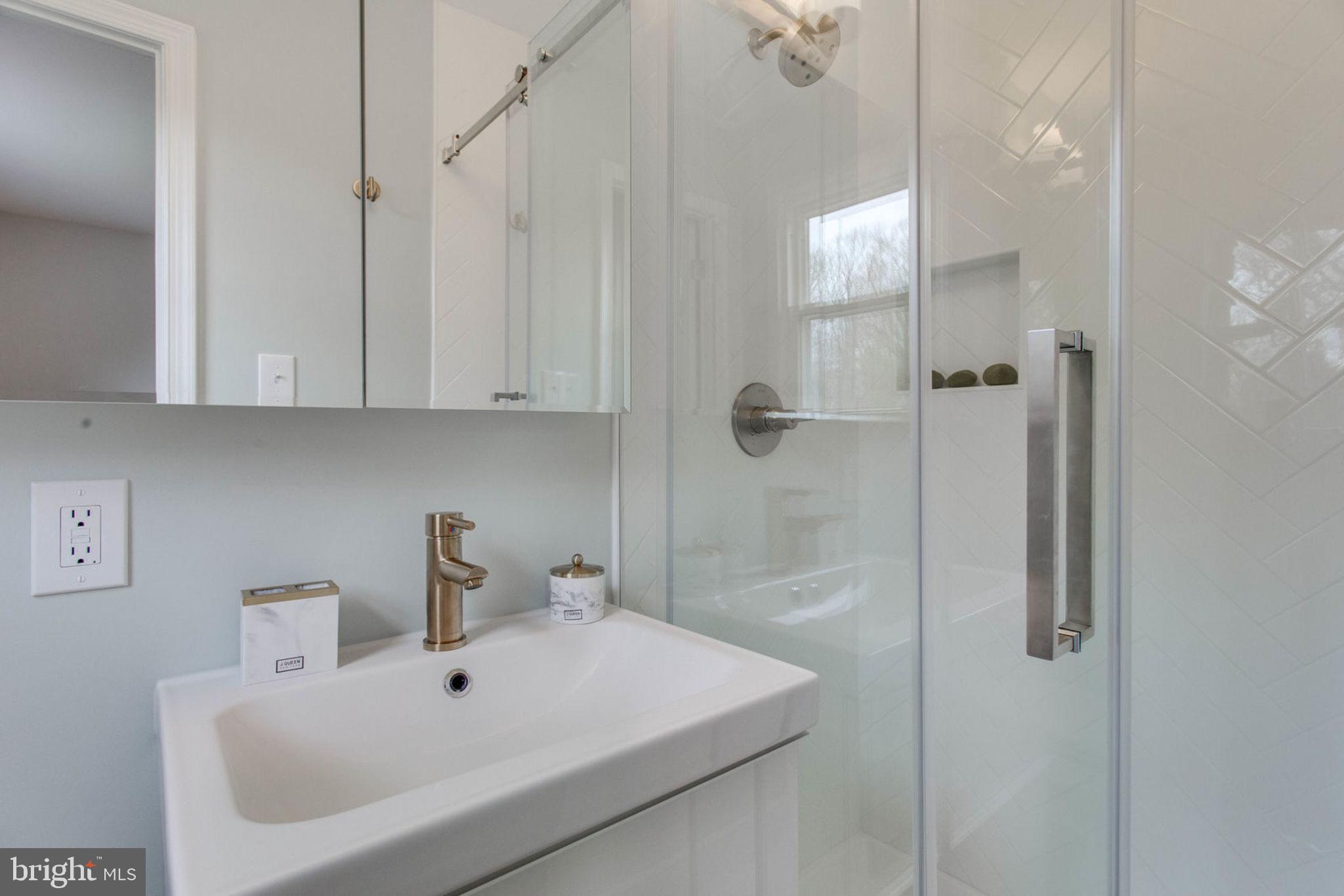 6902 Spur Road Springfield, VA 22153 - Photo 31 of 46 Master Bathroom