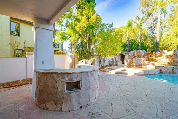 a view of open kitchen with sitting area