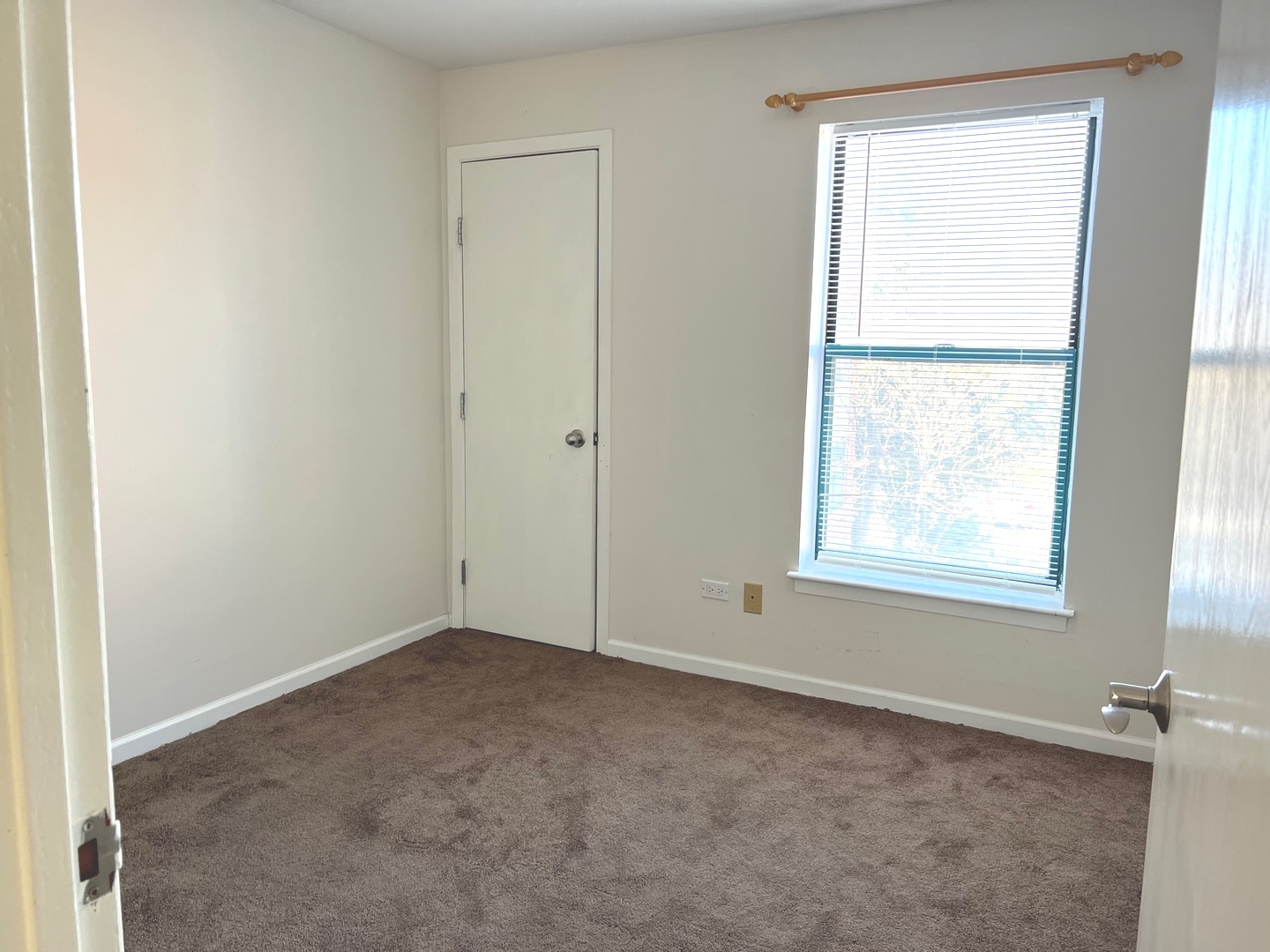 3255 Kirchoff Road, Unit 312 Rolling Meadows, IL 60008 - Photo 11 of 12 an empty room with a window