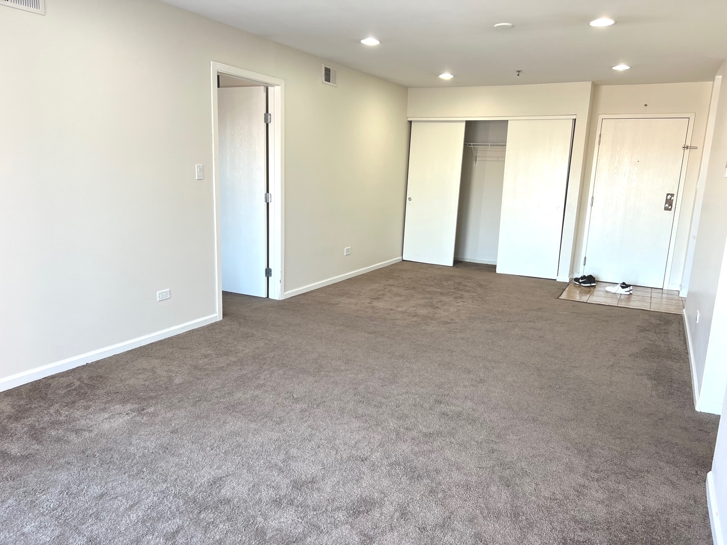 3255 Kirchoff Road, Unit 312 Rolling Meadows, IL 60008 - Photo 3 of 12 a view of an empty room