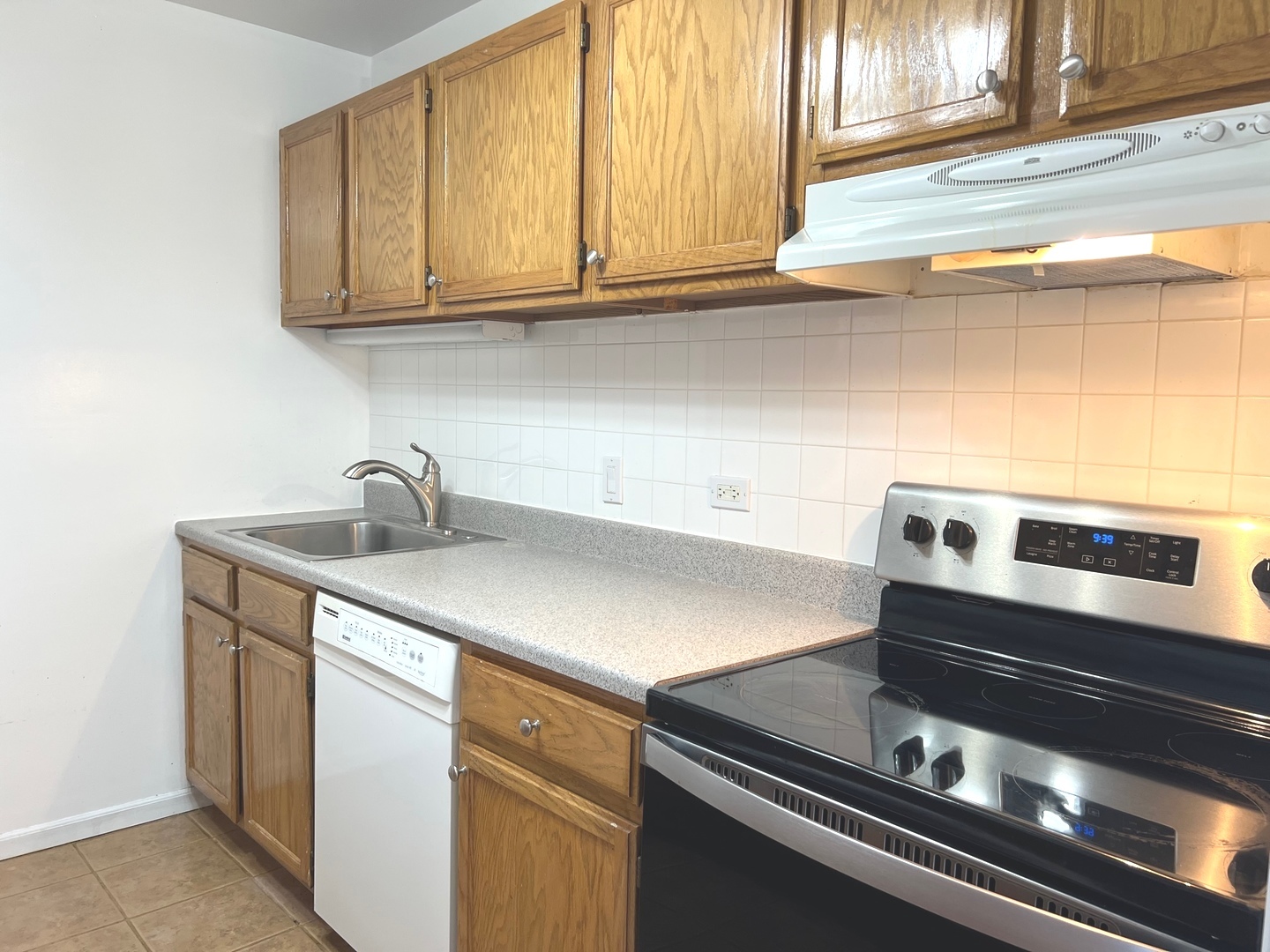 3255 Kirchoff Road, Unit 312 Rolling Meadows, IL 60008 - Photo 5 of 12 a kitchen with a sink and cabinets