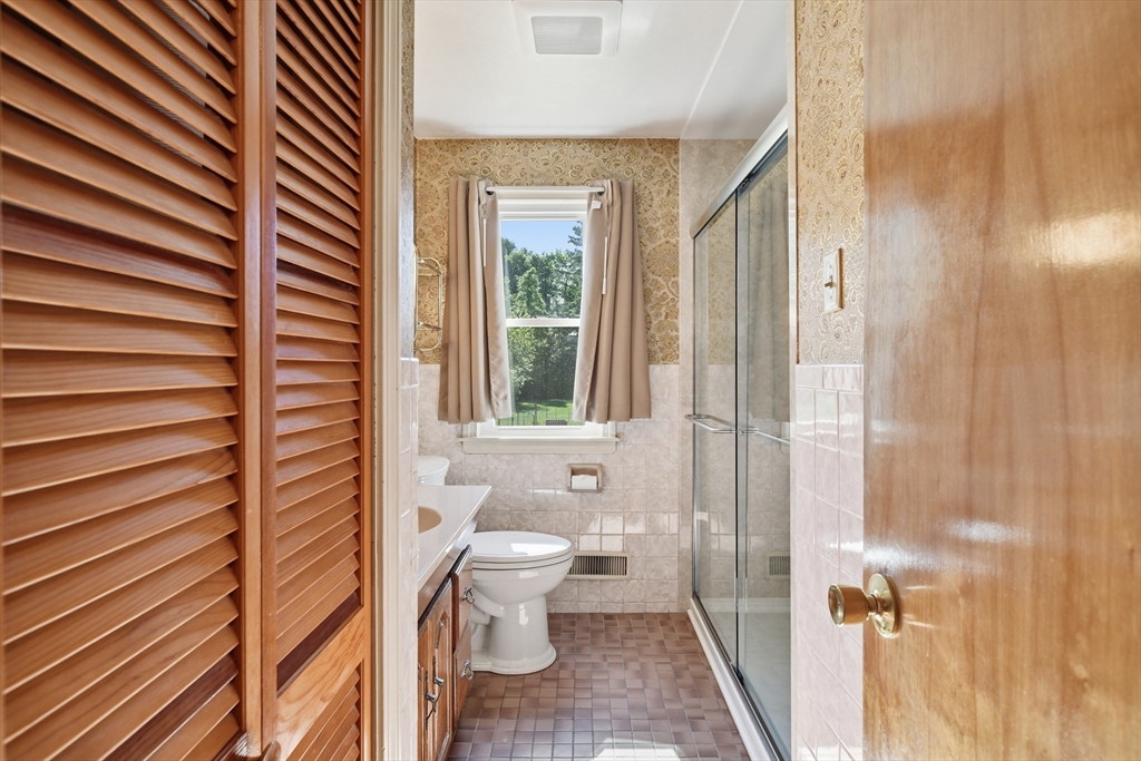 315 Porter Road East Longmeadow, MA 01028 - Photo 7 of 39