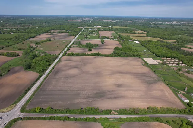 a view of a back yard