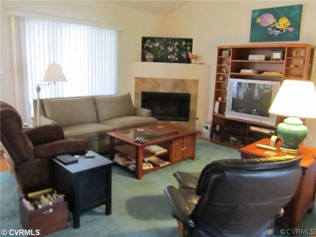 1096 Berryhill Road Henrico, VA 23231 - Photo 4 of 10 Den/Family/Great Room - Great Room w/corner gas fi