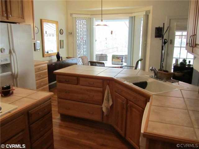 1096 Berryhill Road Henrico, VA 23231 - Photo 5 of 10 Kitchen - Great Cook's Kitchen! Hickory Cabinets,