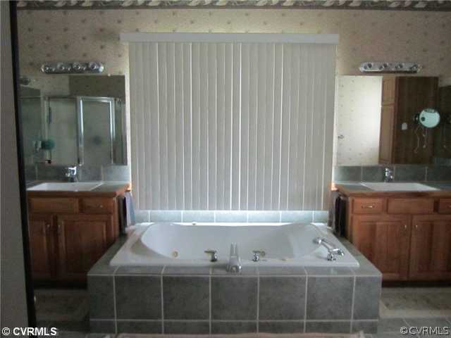 1096 Berryhill Road Henrico, VA 23231 - Photo 8 of 10 Master Bath - Wonderfully Spacious MBath w/Jetted
