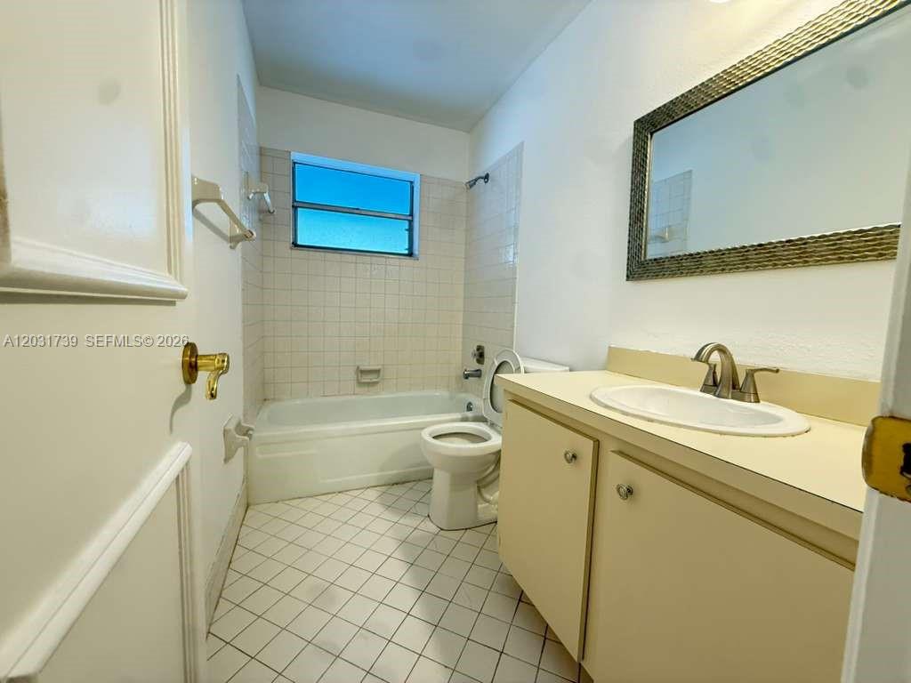 8982 West Sample Road, Unit 204 Coral Springs, FL 33065 - Photo 16 of 21 Master2nd Bathroom