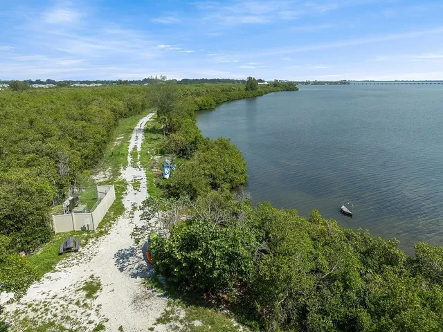 $3,999 | 4550 Jolly Roger Manor, Vero Beach, FL 32967