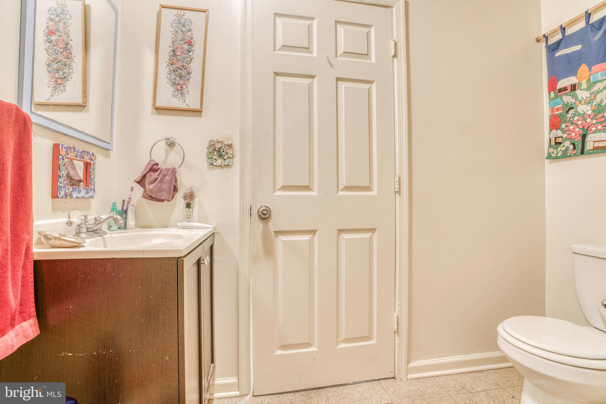 2017 East Baltimore Street Baltimore, MD 21231 - Photo 12 of 43 1st floor unit bathroom