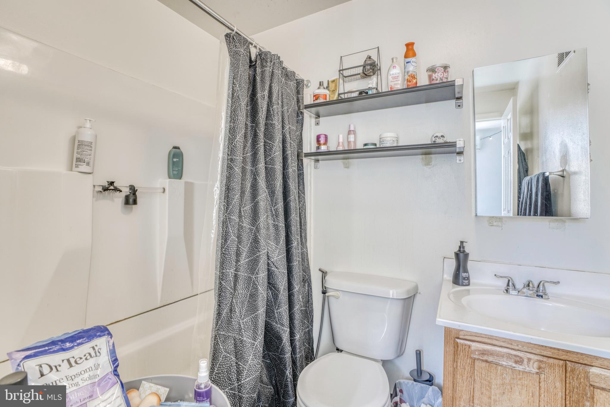 2017 East Baltimore Street Baltimore, MD 21231 - Photo 39 of 43 Upper level unit bathroom 2