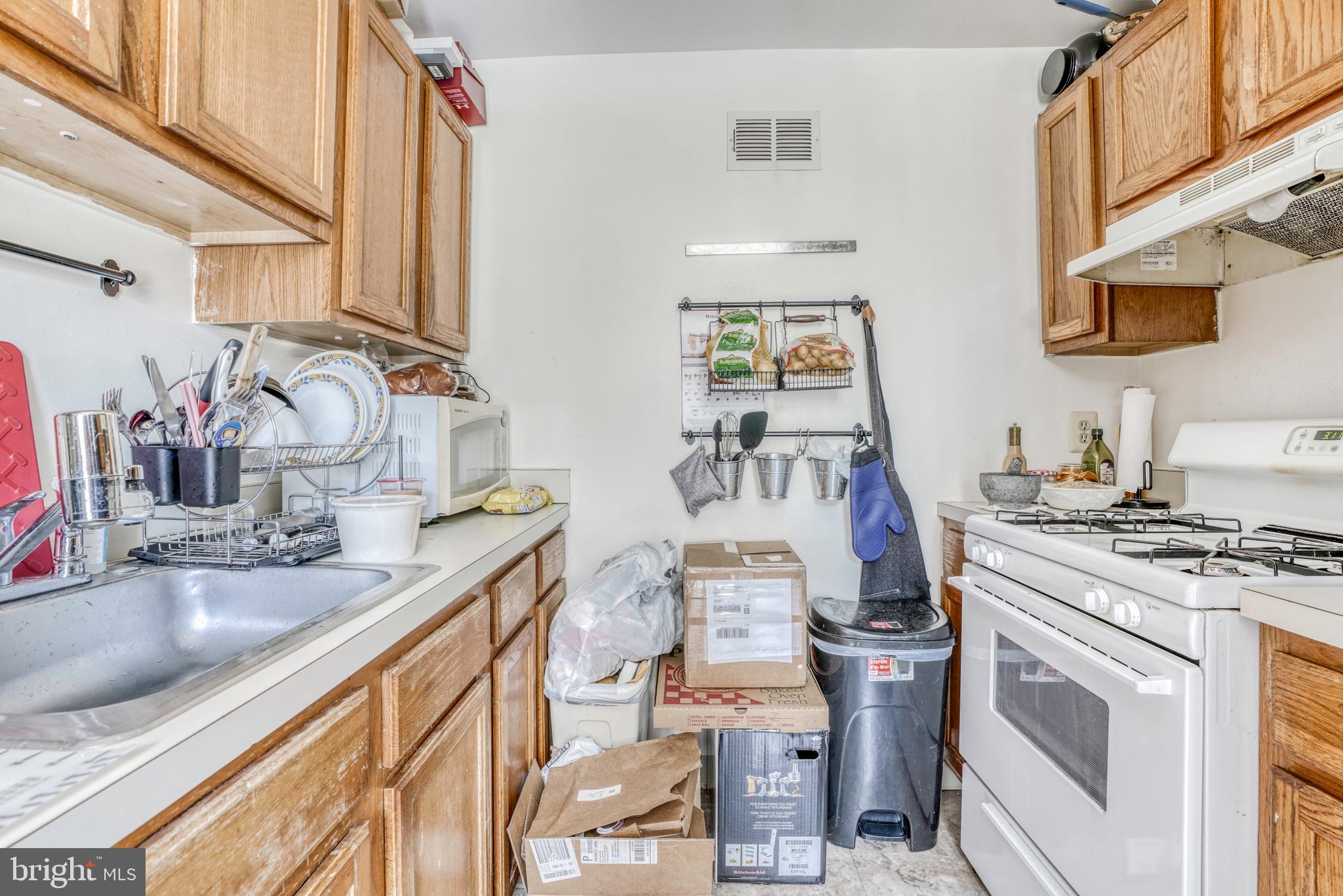 2017 East Baltimore Street Baltimore, MD 21231 - Photo 41 of 43 Upper level unit kitchen