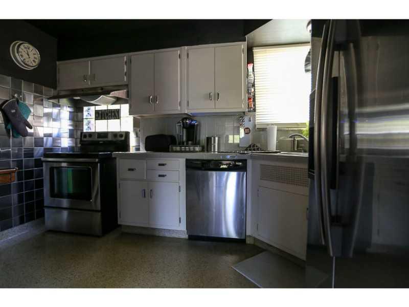 216 East Elmhurst Road Green Tree, PA 15220 - Photo 13 of 25 Kitchen.