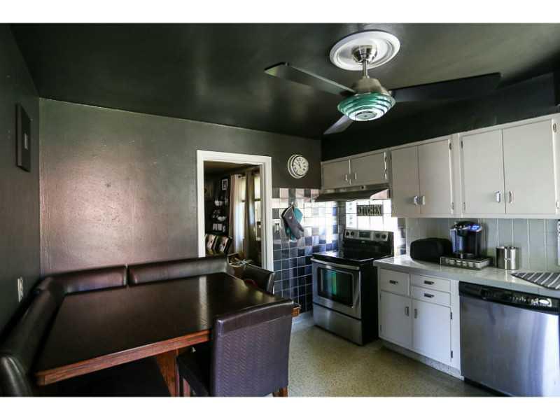 216 East Elmhurst Road Green Tree, PA 15220 - Photo 8 of 25 Kitchen.
