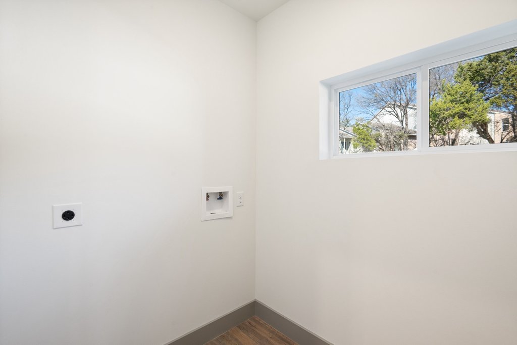 2450 Wickersham Lane, Unit 1927 Austin, TX 78741 - Photo 20 of 40 a view of small space with window