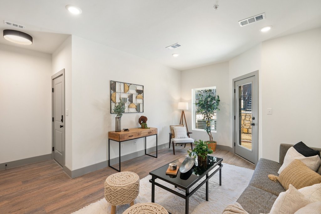 2450 Wickersham Lane, Unit 1927 Austin, TX 78741 - Photo 4 of 40 a living room with furniture and a potted plant