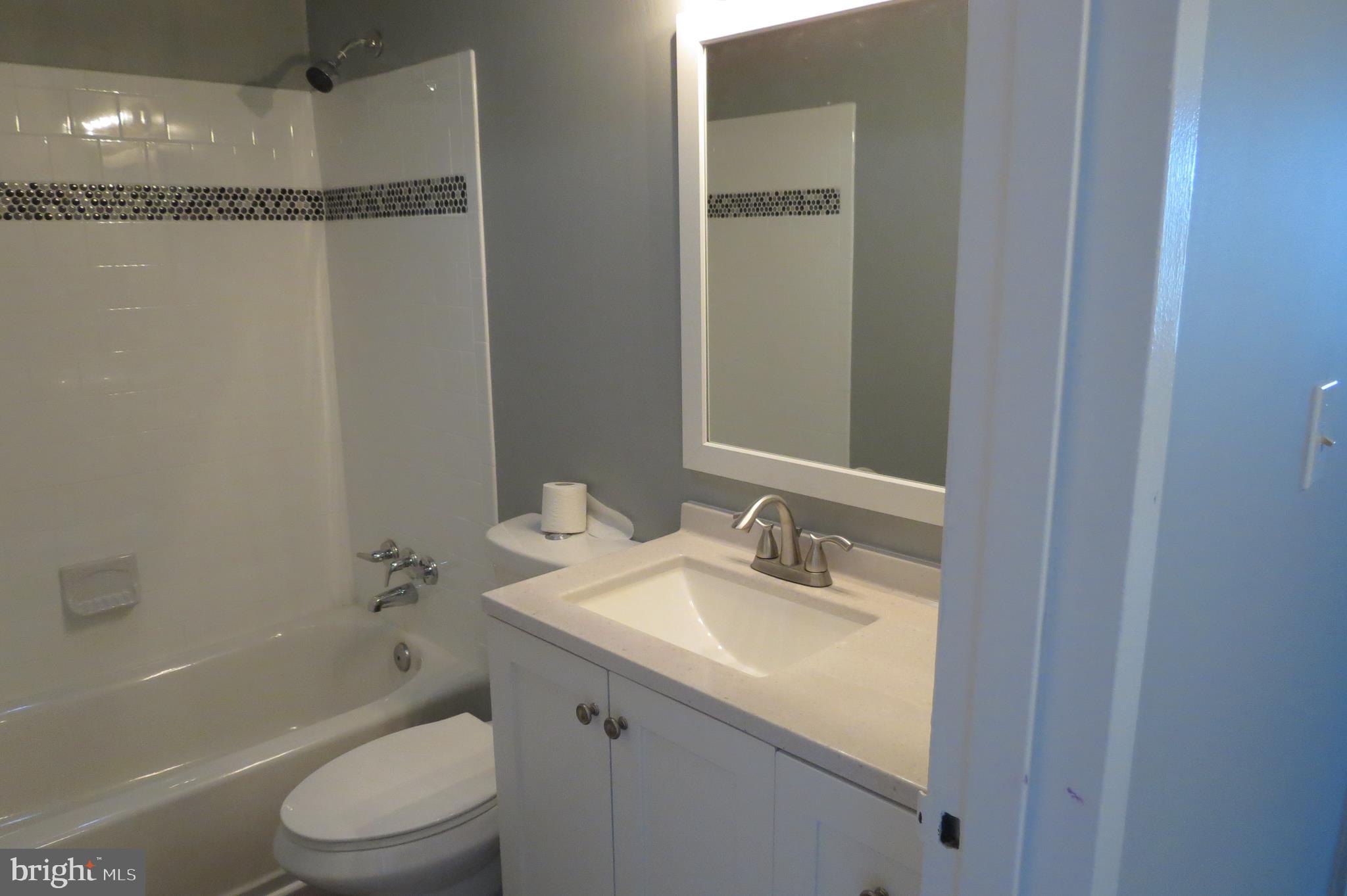 7950 Wynbrook Road Baltimore, MD 21224 - Photo 15 of 22 Ceramic tile shower with accent