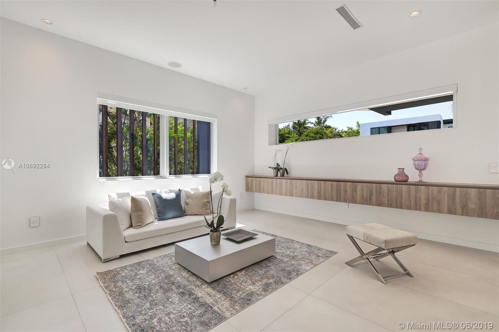 4061 Woodridge Road Miami, FL 33133 - Photo 12 of 27 Gallery Image 12