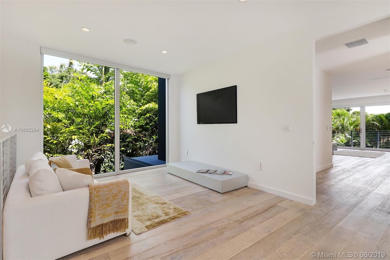 4061 Woodridge Road Miami, FL 33133 - Photo 19 of 27 Gallery Image 19