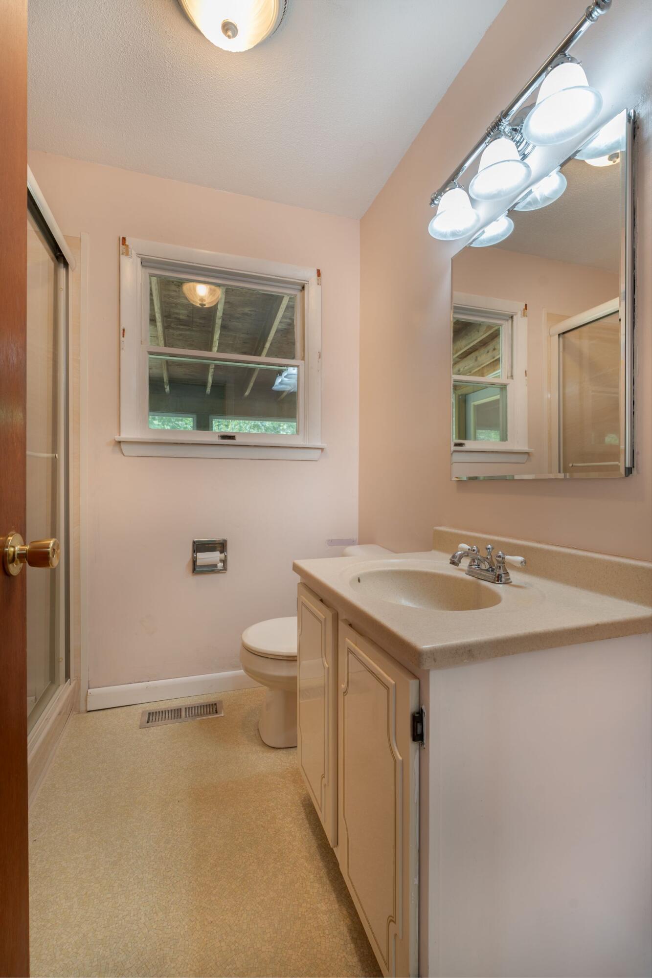 458 Foreside Road Topsham, ME 04086 - Photo 14 of 25 458 Foreside Bath