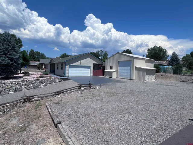 a view of a house with backyard and trees
