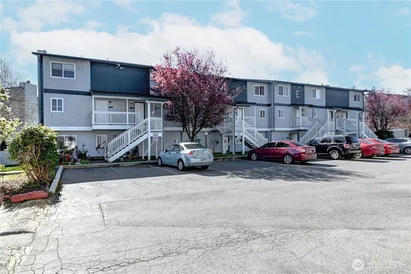 $299,000 | 8823 Holly Drive, Unit E206, Everett, WA 98208