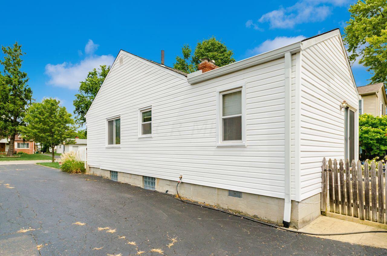 2025 Zollinger Road Columbus, OH 43221 - Photo 39 of 53 L_2025_Zollinger_Rd005