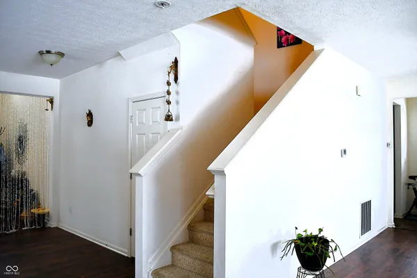 $350,000 | 1922 Lakecrest Drive, Columbus, IN 47201