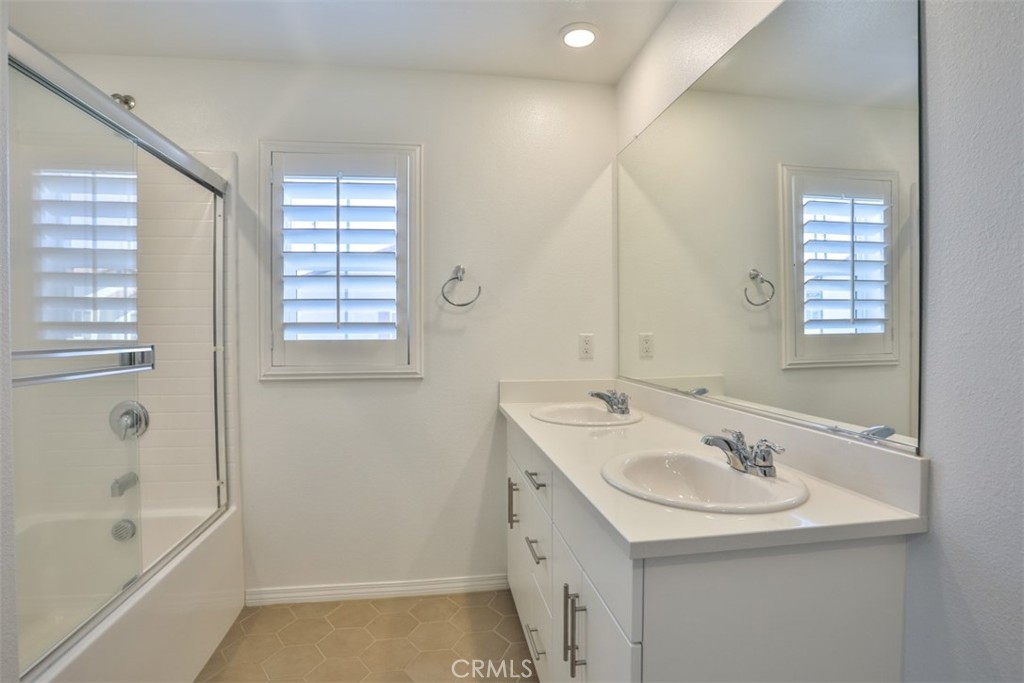7419 Olive Grv Street Riverside, CA 92507 - Photo 24 of 51 Primary Bathroom