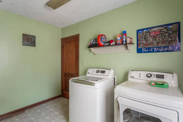 $145,000 | 300 East Warren Street, Le Roy, IL 61752