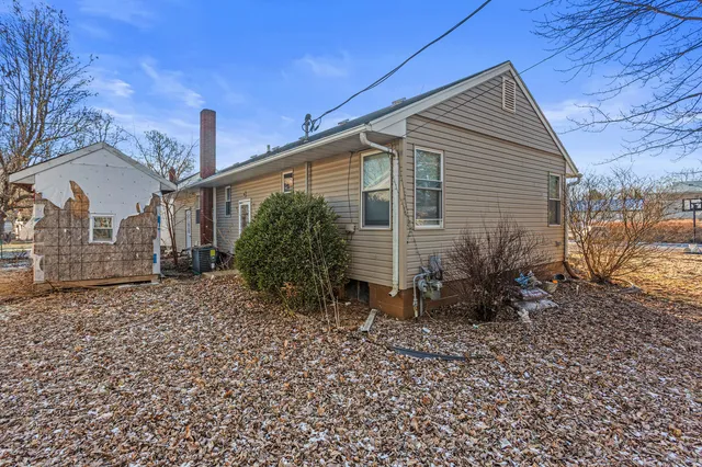 $145,000 | 300 East Warren Street, Le Roy, IL 61752