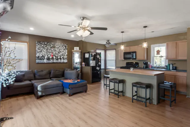 $145,000 | 300 East Warren Street, Le Roy, IL 61752