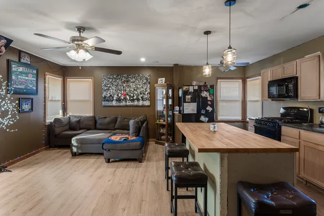 $145,000 | 300 East Warren Street, Le Roy, IL 61752