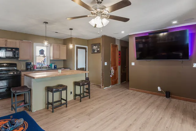 $145,000 | 300 East Warren Street, Le Roy, IL 61752