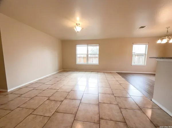 $206,000 | 517 West 5th Street, Converse, TX 78109