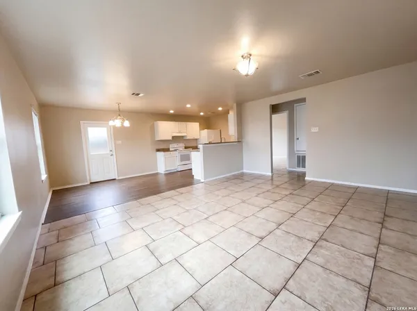 $206,000 | 517 West 5th Street, Converse, TX 78109