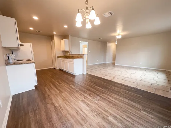 $206,000 | 517 West 5th Street, Converse, TX 78109