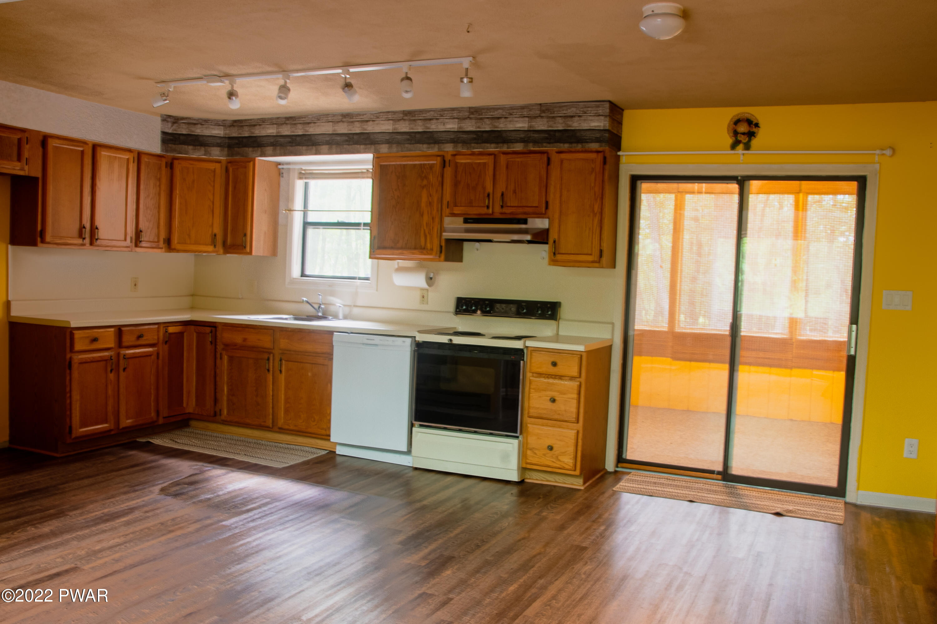 375 Mallard Lane Bushkill, PA 18324 - Photo 8 of 28 a kitchen with stainless steel appliances a stove and a refrigerator